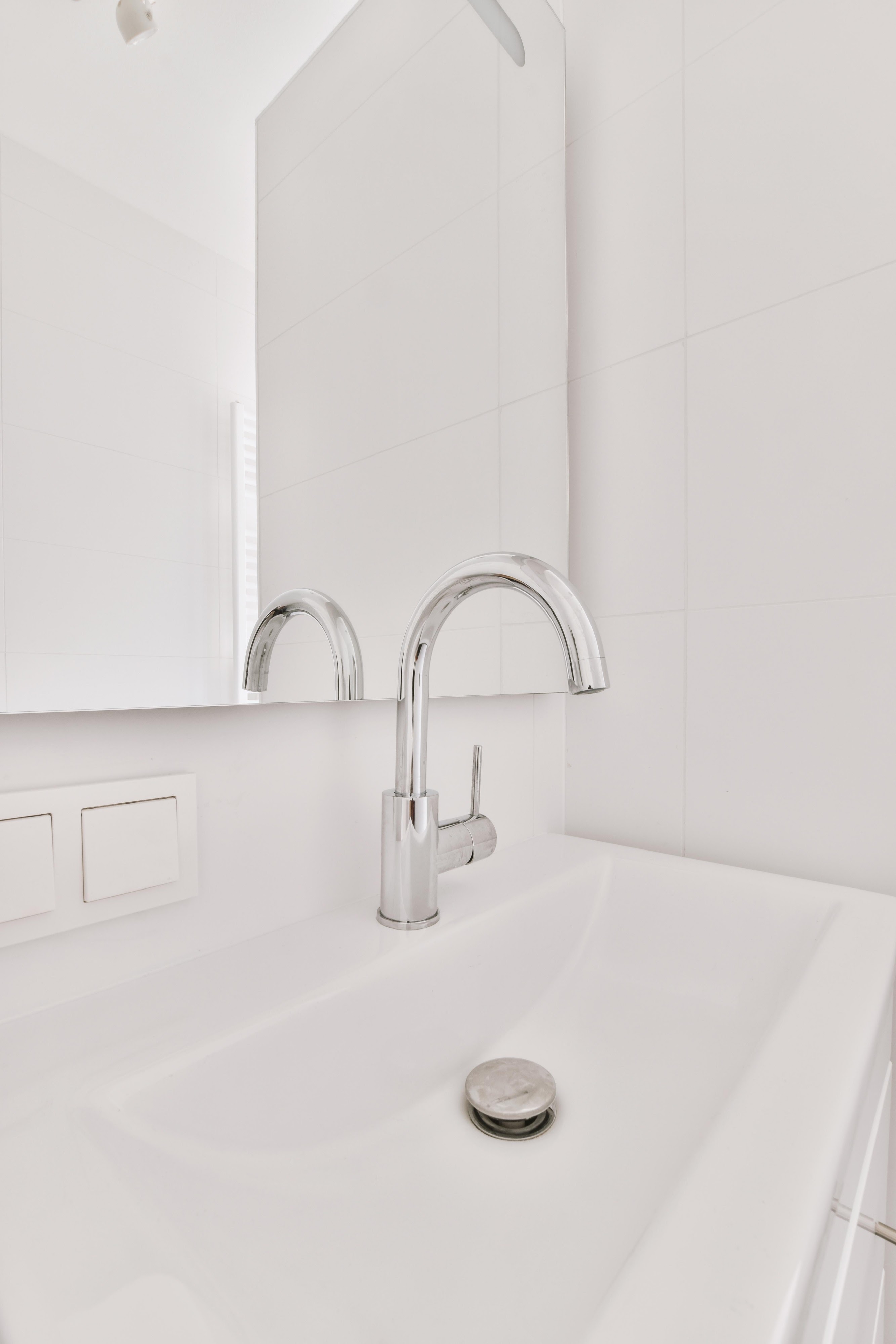 욕실 타일과 변기 청소